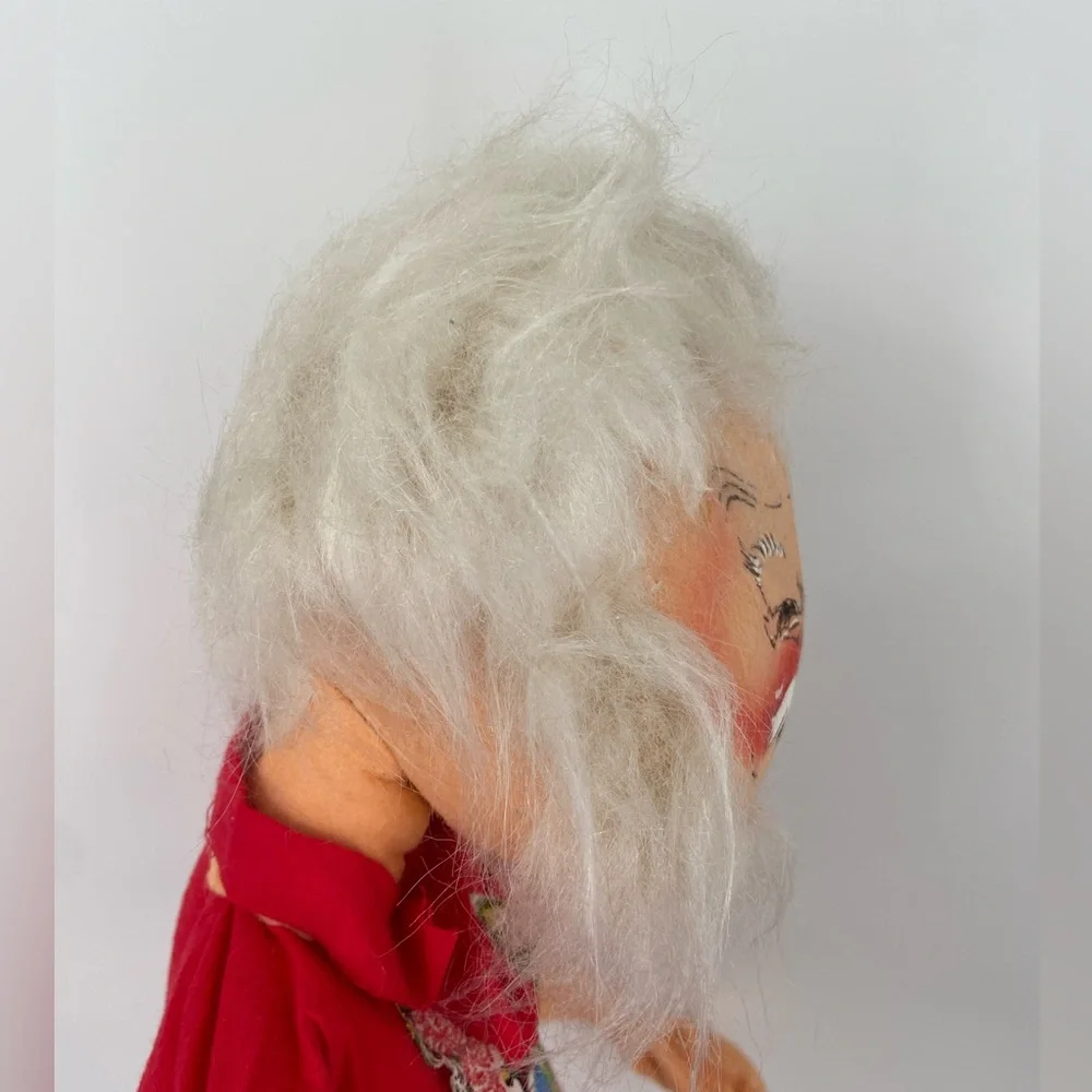 Vintage Annalee Santa Christmas Mobilitte Doll 1971 can hold basket wears a vest